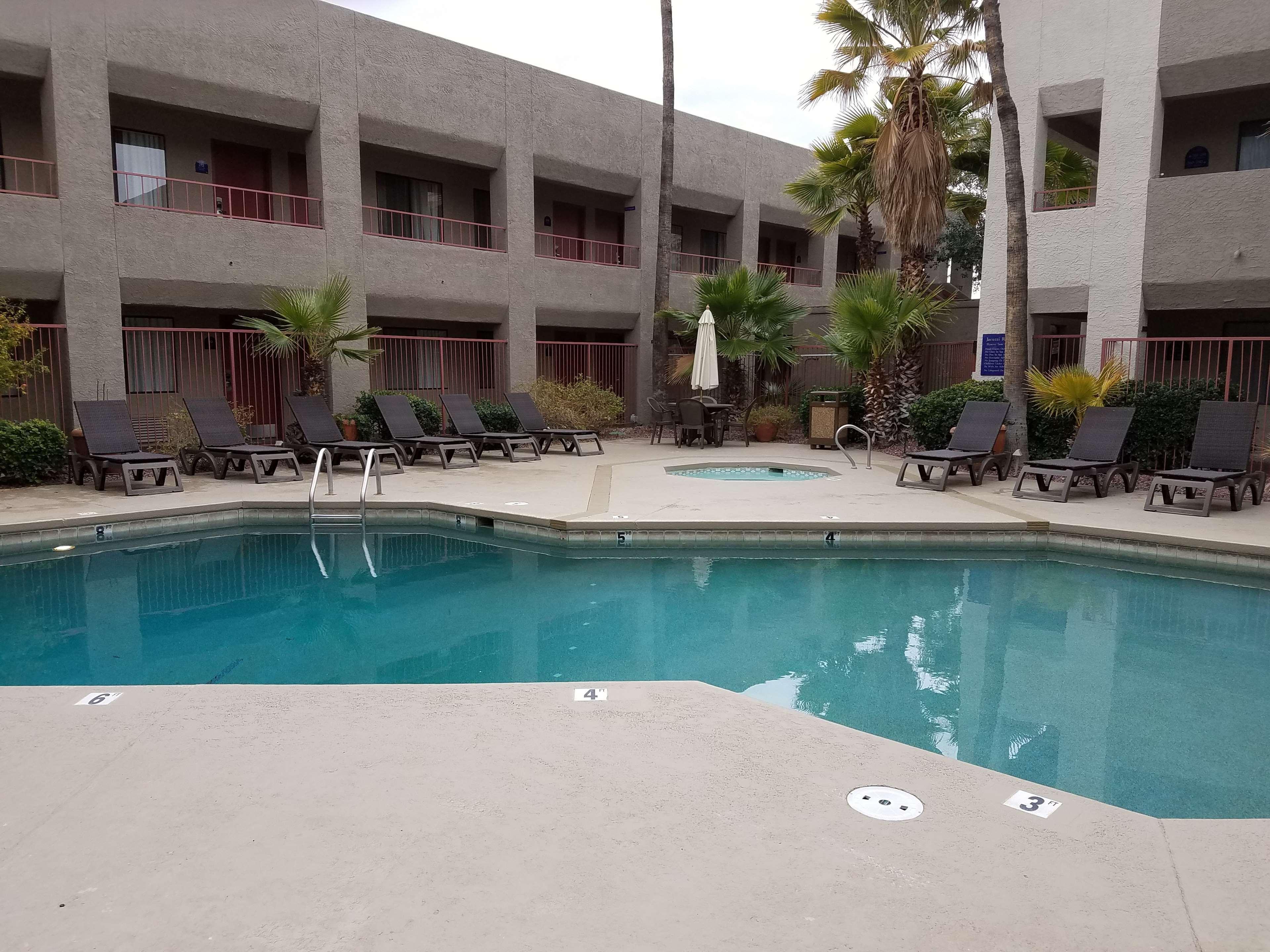 Best Western Innsuites Tucson Foothills Hotel & Suites Casas Adobes Экстерьер фото